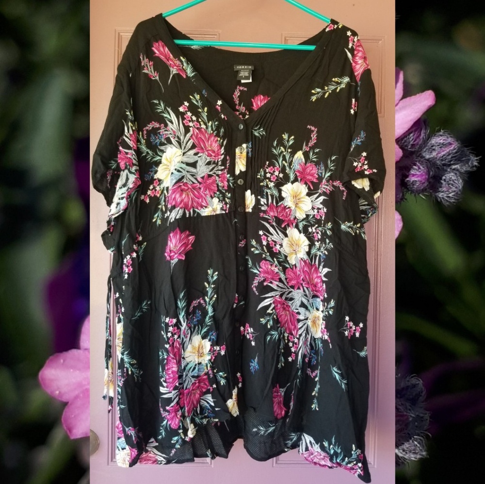 Torrid Black Floral Baby Doll Top NWOT 💗